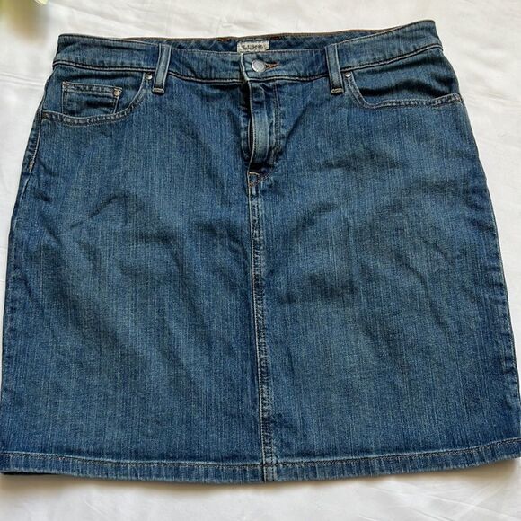 ⭐️ll Bean Favorite Fit Denim Skirt⭐️ - Picture 2 of 5